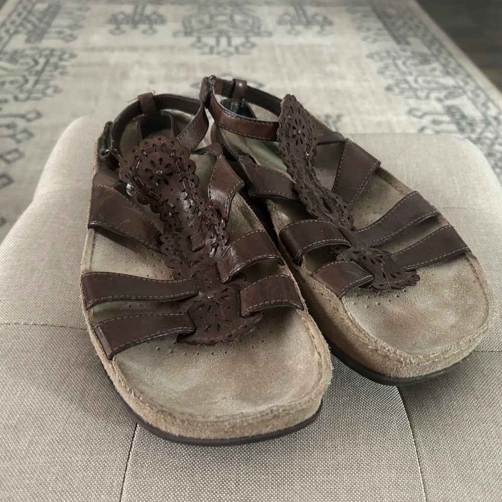 Women’s Earth shoes